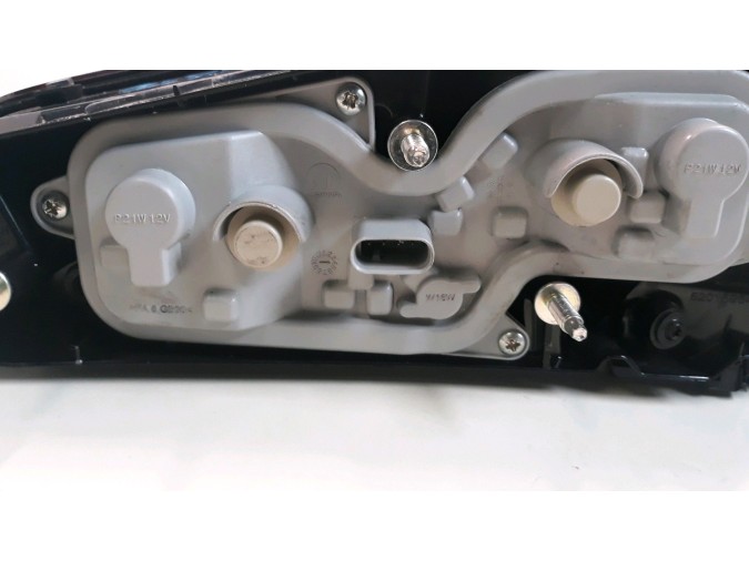 PILOTO TRASERO IZQUIERDO INTERIOR FIAT TIPO 2017