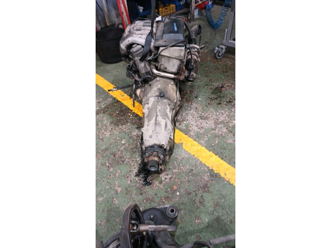MOTOR CON ACCESORIOS Y CAJA DE CAMBIOS MERCEDES E 300 TURBODIESEL 2002