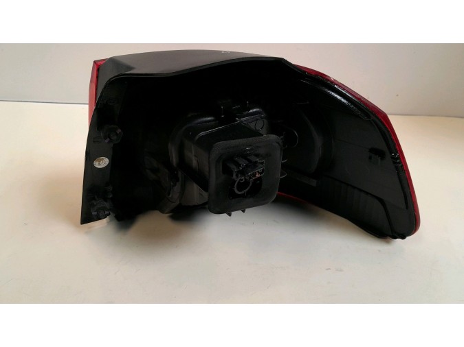 PILOTO TRASERO IZQUIERDO EXTERIOR VOLKSWAGEN GOLF 2011