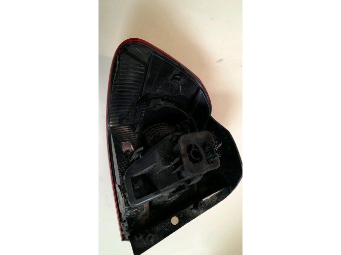 PILOTO TRASERO DERECHO EXTERIOR VOLKSWAGEN GOLF 2011