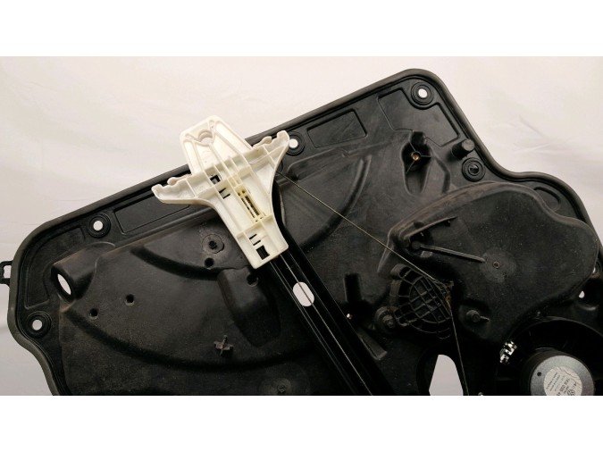 ELEVALUNAS TRASERO DERECHO VOLKSWAGEN GOLF 2011
