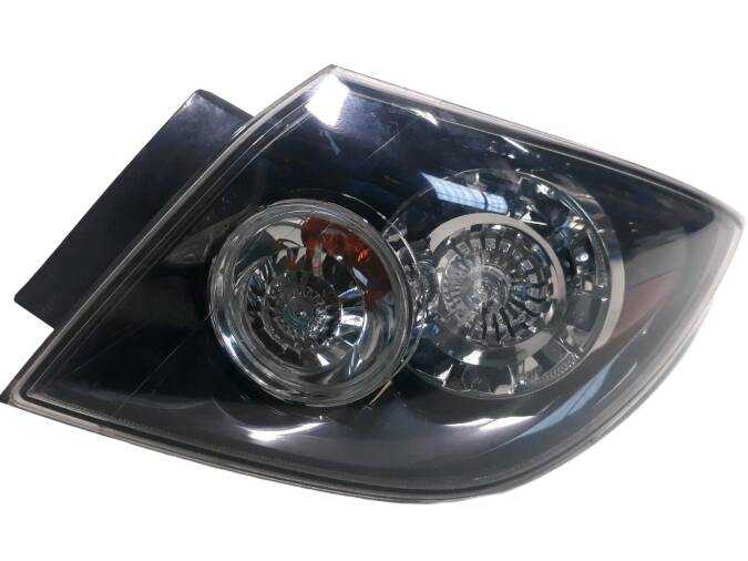 PILOTO TRASERO DERECHO MAZDA 3 2005