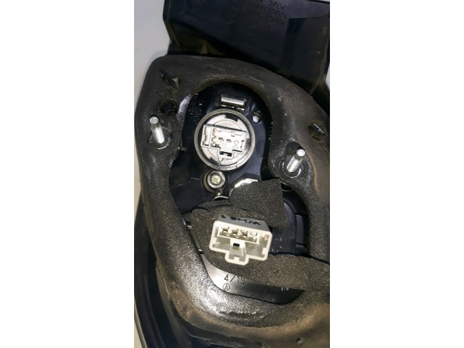 PILOTO TRASERO IZQUIERDO MAZDA 3 2005