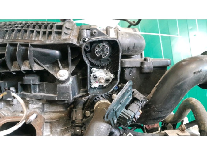 MOTOR CON ACCESORIOS Y CAJA DE CAMBIOS PEUGEOT 108