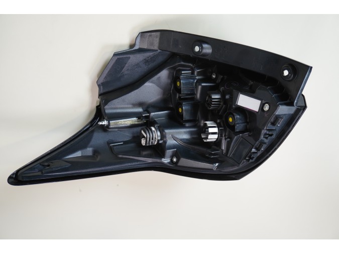 PILOTO TRASERO DERECHO TOYOTA YARIS GR 2022