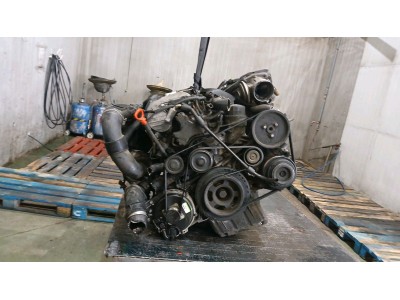MOTOR CON ACCESORIOS Y CAJA DE CAMBIOS MERCEDES E 270 CDI 1999