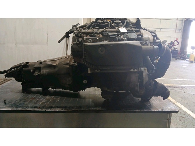 MOTOR CON ACCESORIOS Y CAJA DE CAMBIOS MERCEDES E 270 CDI 1999