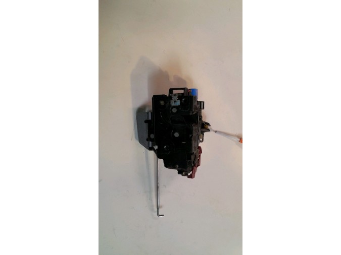 CERRADURA PUERTA DELANTERA DERECHA AUDI A3 2004