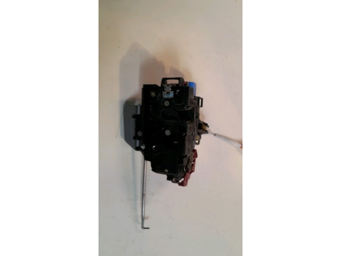 CERRADURA PUERTA DELANTERA DERECHA AUDI A3 2004