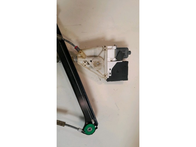 ELEVALUNAS DELANTERO IZQUIERDO AUDI A3 2004