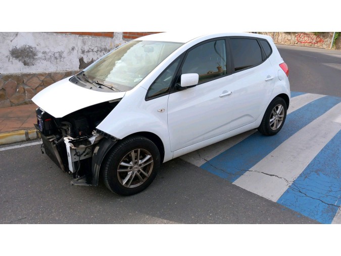 REJILLA PARAGOLPES DELANTERO KIA VENGA 2012