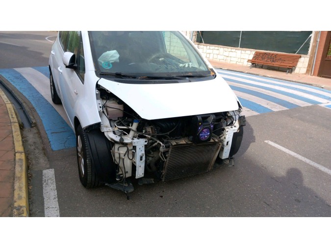 REJILLA PARAGOLPES DELANTERO KIA VENGA 2012