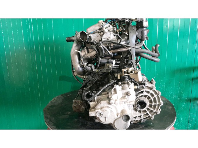 MOTOR CON ACCESORIOS SIN CAJA DE CAMBIOS NISSAN TINO 2.2 2004