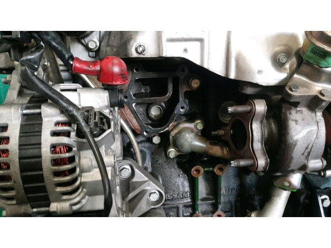 MOTOR CON ACCESORIOS SIN CAJA DE CAMBIOS NISSAN TINO 2.2 2004
