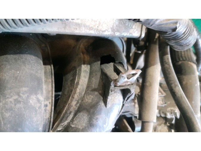 MOTOR CON ACCESORIOS Y CAJA DE CAMBIOS MITSUBISHI COLT