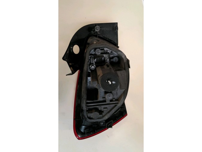 PILOTO TRASERO DERECHO SEAT IBIZA 2017