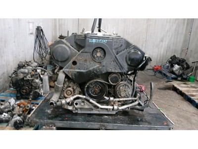 MOTOR CON ACCESORIOS Y CAJA DE CAMBIOS AUDI 80 1993