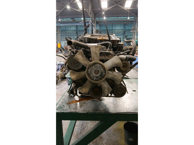 MOTOR CON ACCESORIOS Y CAJA DE CAMBIOS NISSAN TERRANO II 1999