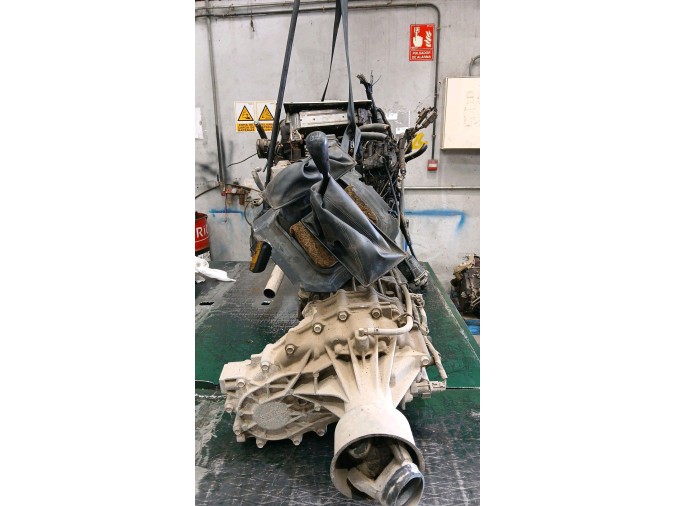 MOTOR CON ACCESORIOS Y CAJA DE CAMBIOS NISSAN TERRANO II 1999