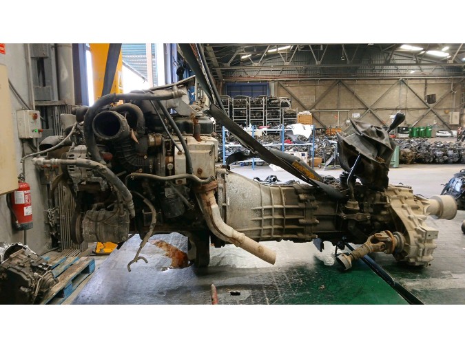 MOTOR CON ACCESORIOS Y CAJA DE CAMBIOS NISSAN TERRANO II 1999