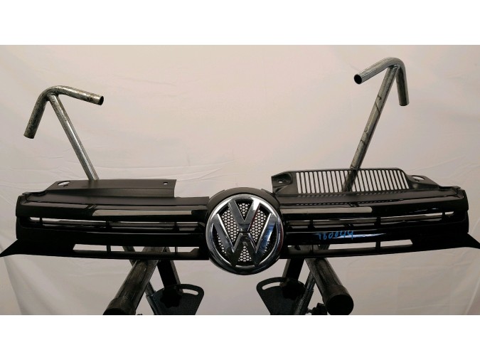 REJILLA DELANTERA VOLKSWAGEN GOLF NEGRA 2011