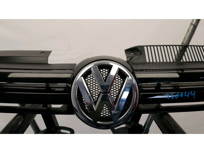 REJILLA DELANTERA VOLKSWAGEN GOLF NEGRA 2011