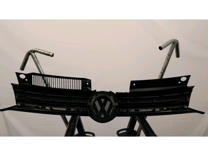 REJILLA DELANTERA VOLKSWAGEN GOLF NEGRA 2011