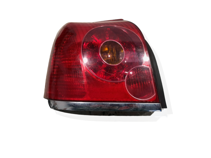 PILOTO TRASERO IZQUIERDO TOYOTA AVENSIS 2004