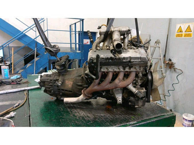 MOTOR CON ACCESORIOS Y CAJA DE CAMBIOS MERCEDES T1 208 D 2.3 1998