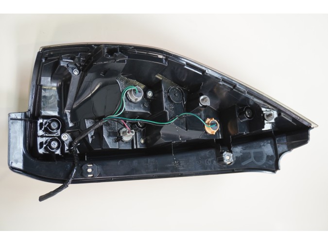 PILOTO TRASERO DERECHO MAZDA 5 2009