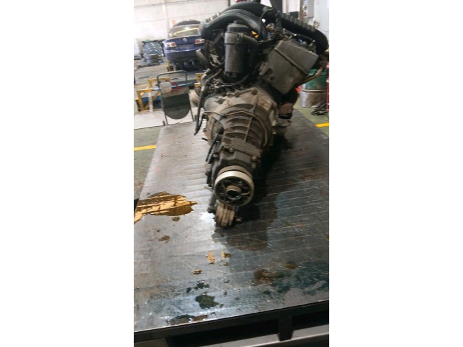 MOTOR CON ACCESORIOS Y CAJA DE CAMBIOS MERCEDES C 220 D