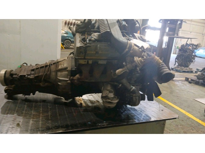 MOTOR CON ACCESORIOS Y CAJA DE CAMBIOS MERCEDES C 220 D