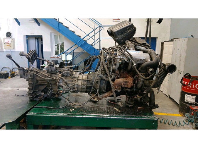 MOTOR CON ACCESORIOS Y CAJA DE CAMBIOS SUZUKI VITARA 1995