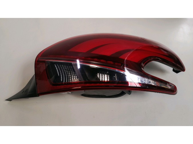 PILOTO TRASERO DERECHO PEUGEOT 208 2016