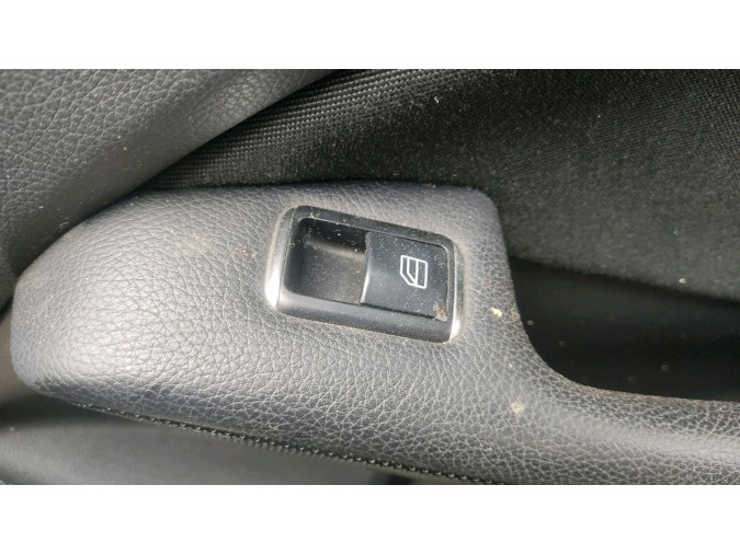 MANDO ELEVALUNAS DELANTERO DERECHO MERCEDES A 180 CDI / D 2013