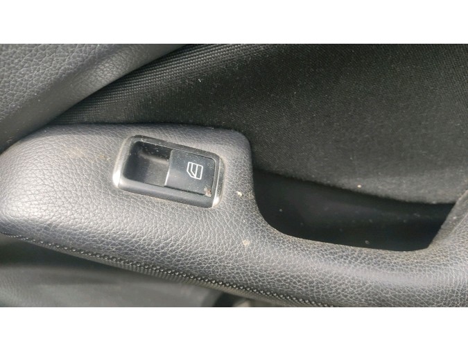 MANDO ELEVALUNAS DELANTERO DERECHO MERCEDES A 180 CDI / D 2013