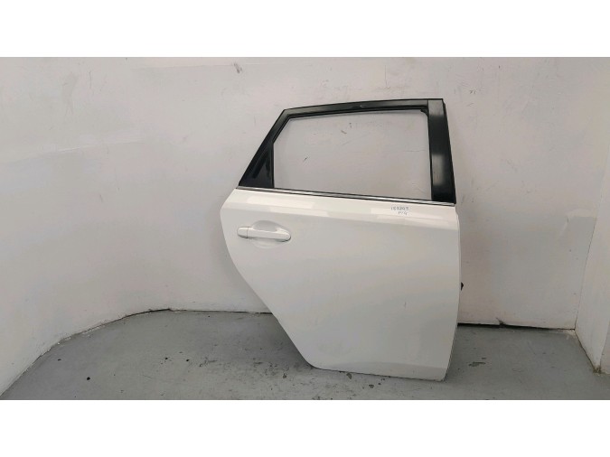 PUERTA TRASERA DERECHA TOYOTA AURIS BLANCO 2016