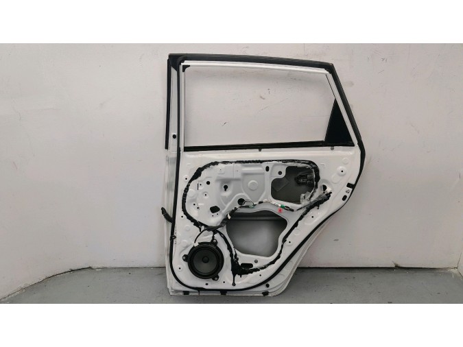 PUERTA TRASERA DERECHA TOYOTA AURIS BLANCO 2016