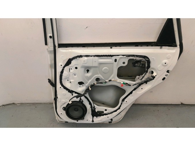 PUERTA TRASERA DERECHA TOYOTA AURIS BLANCO 2016