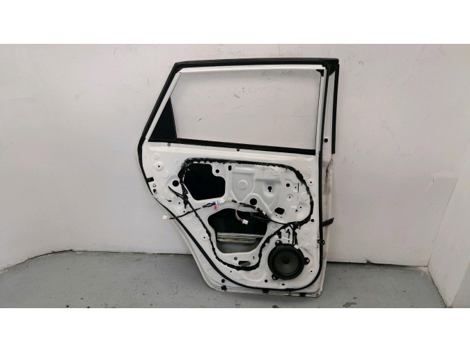 PUERTA TRASERA IZQUIERDA TOYOTA AURIS BLANCO 2016