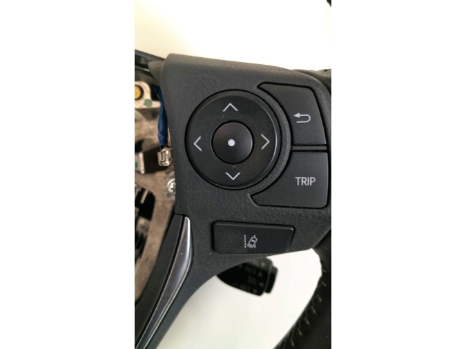VOLANTE TOYOTA AURIS 2016