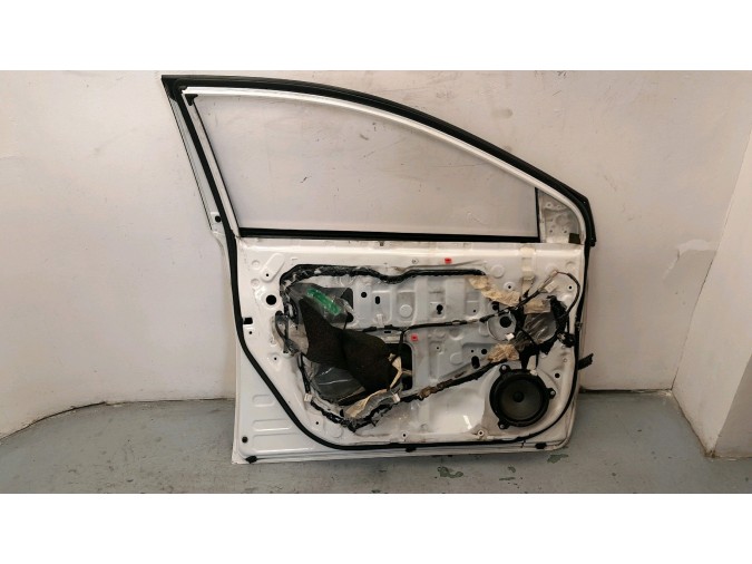 PUERTA DELANTERA IZQUIERDA TOYOTA AURIS BLANCA 2016