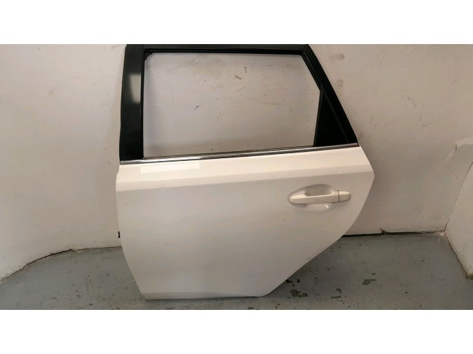 PUERTA TRASERA IZQUIERDA TOYOTA AURIS BLANCA 2016