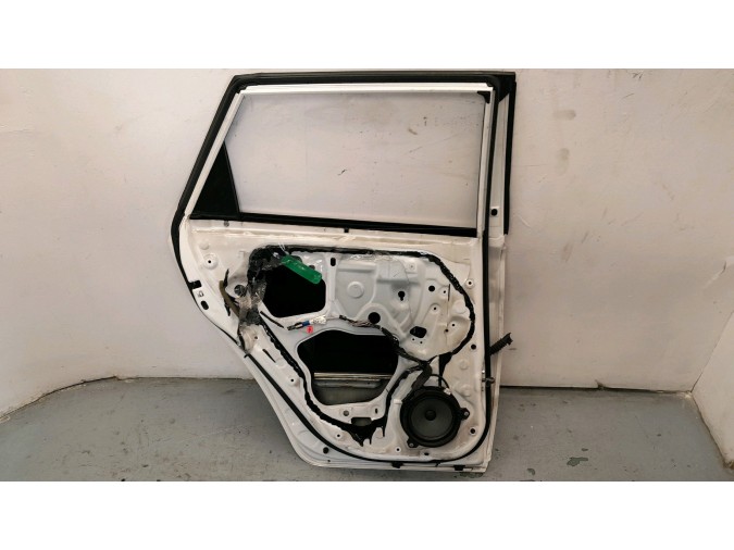 PUERTA TRASERA IZQUIERDA TOYOTA AURIS BLANCA 2016