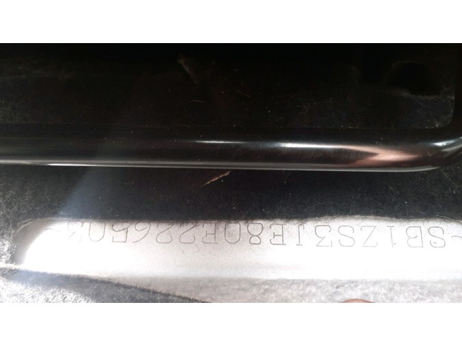 APOYACABEZA CEN. TOYOTA AURIS 2016