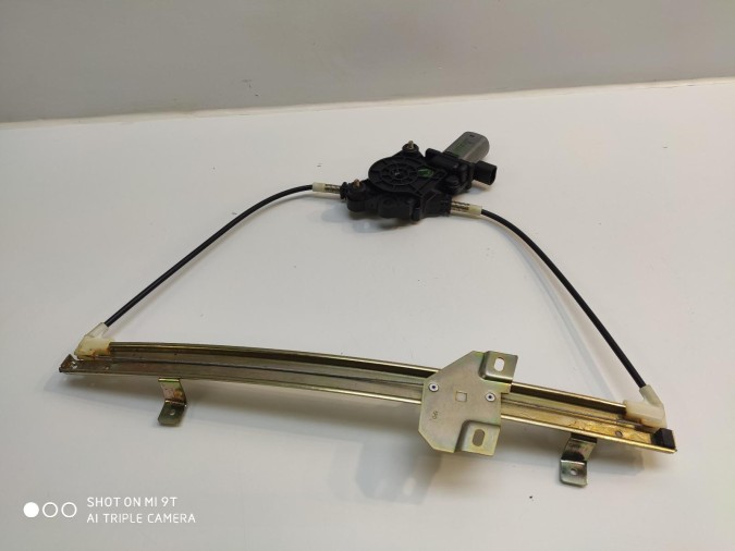 ELEVALUNAS DELANTERO IZQUIERDO FORD FIESTA 1989