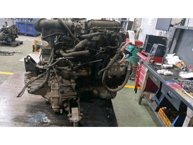 MOTOR CON ACCESORIOS Y CAJA DE CAMBIOS KIA CERATO