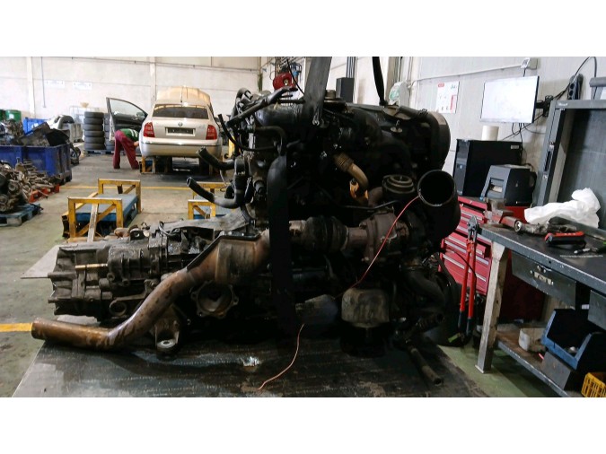 MOTOR CON ACCESORIOS Y CAJA DE CAMBIOS SKODA SUPERB 2004