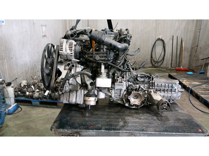 Motor SKODA SUPERB 2004