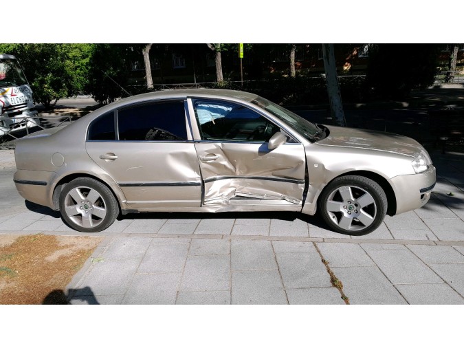 MANDO ELEVALUNAS DELANTERO DERECHO SKODA SUPERB 2004